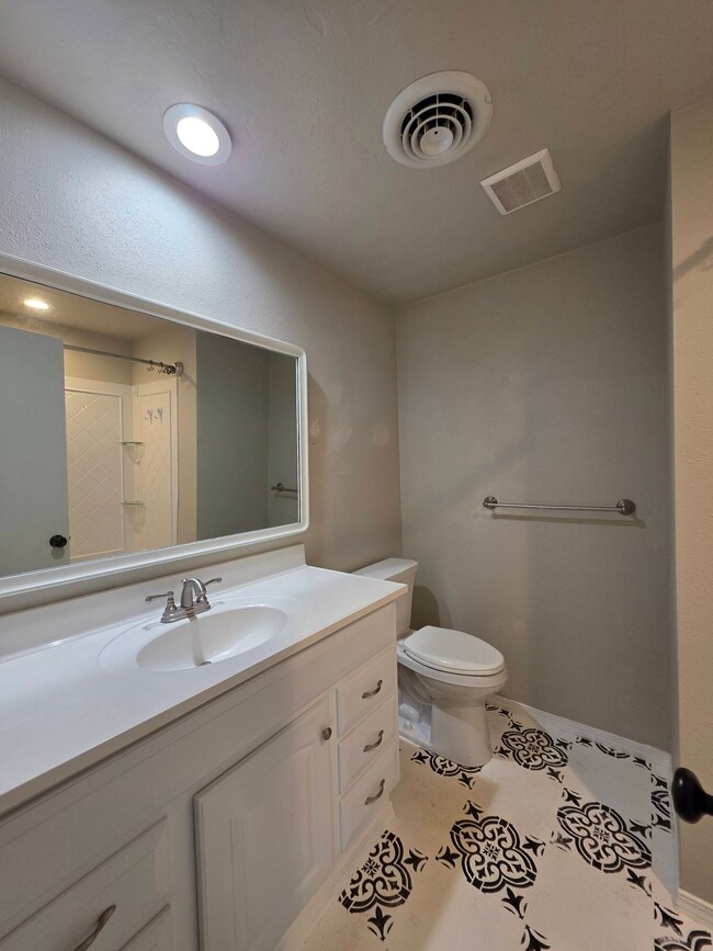 Building Photo - 1601 S Yelm St