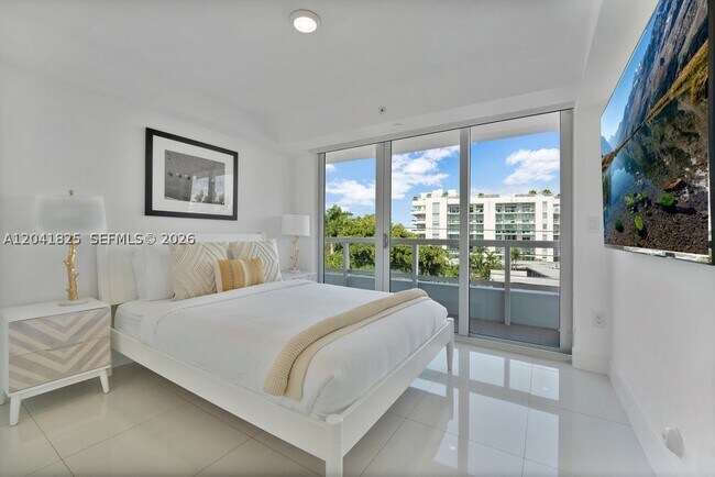 Building Photo - 9261 E Bay Harbor Dr