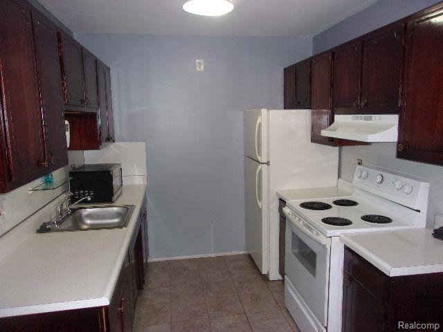 Building Photo - 25301 Five Mile Rd
