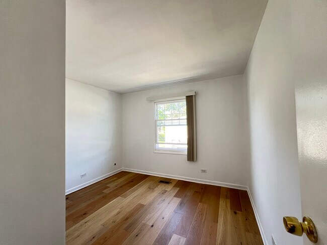 Building Photo - 358 Farmingdale Cir