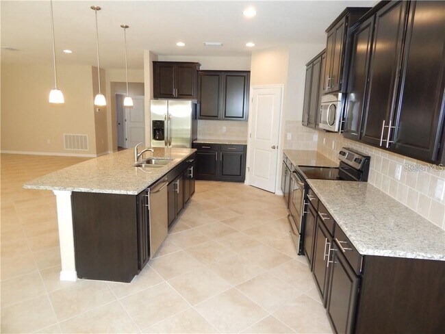 Building Photo - 15302 Las Olas Pl