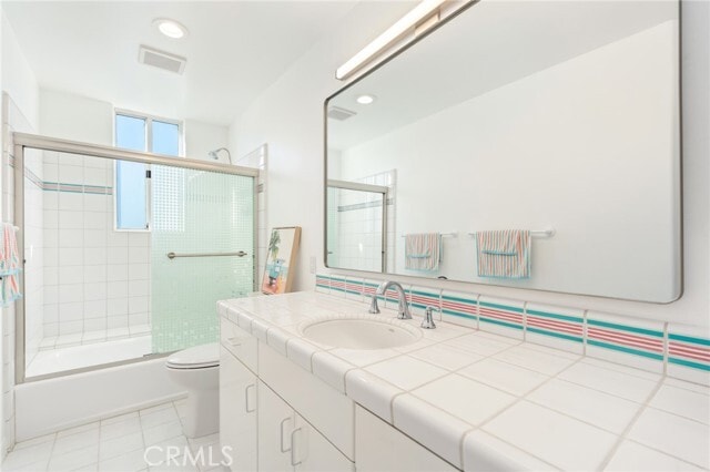 Building Photo - 216 23rd St