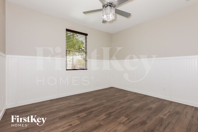 Building Photo - 732 Carlsbad Dr