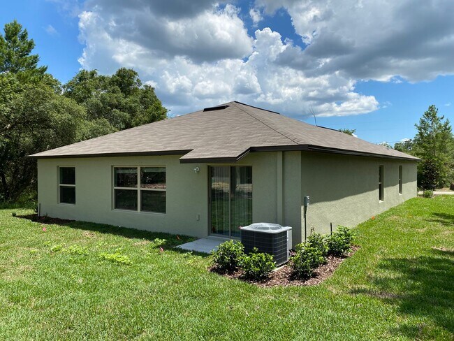 Building Photo - SW location 4/2/2 **WON'T LAST**
