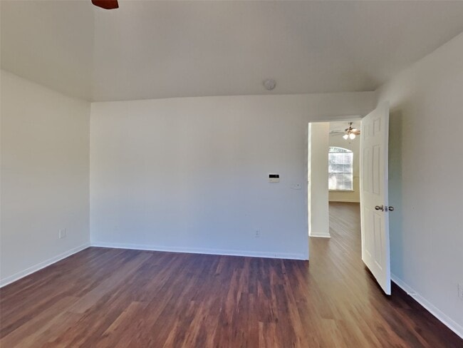 Building Photo - 2911 Linda Dr