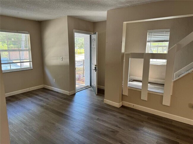 Building Photo - 310 7th St N