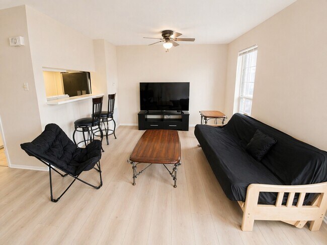 Building Photo - 6410 Del Monte Dr