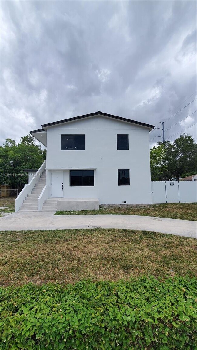 Building Photo - 6201 SW 22nd St