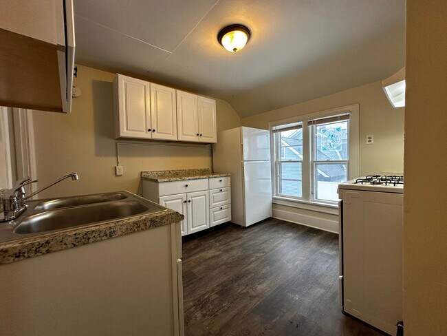 Building Photo - 1020 Berner St