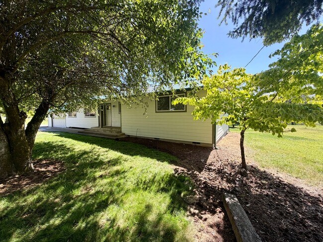 Building Photo - Newly Renovated Riverfront 3BR House - Available 8/1/2026