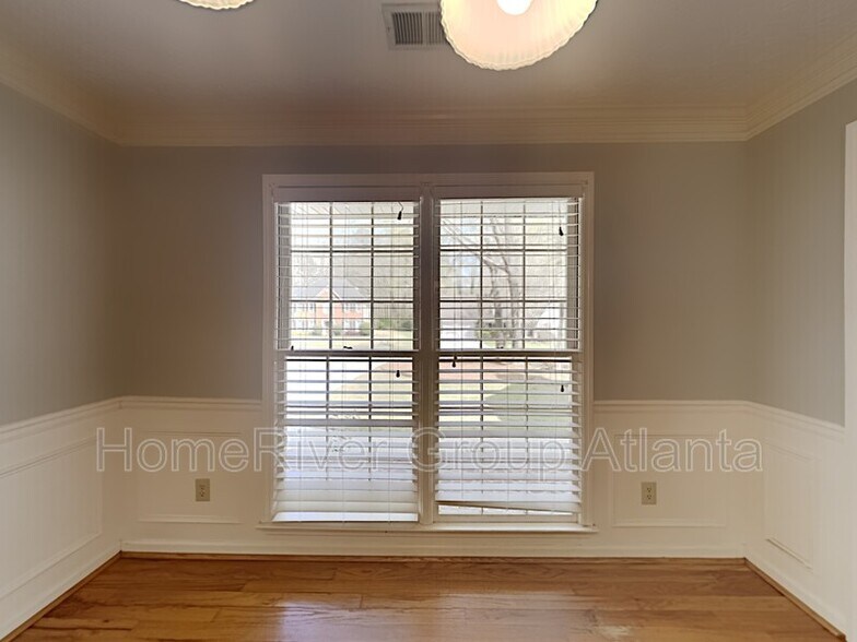 Building Photo - 1216 Wynford Colony S W