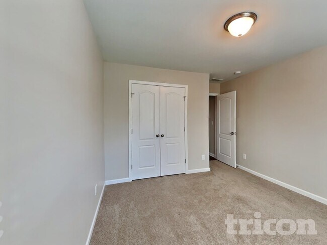 Building Photo - 64 Crew Clb Ct