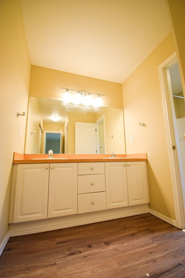 Building Photo - NEW LOWERED RENT!  Wow! Beautiful 4 Bedroo...