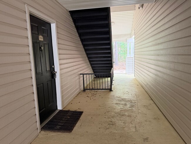 Building Photo - Private End Unit - First Floor - Reserve at Woodbridge