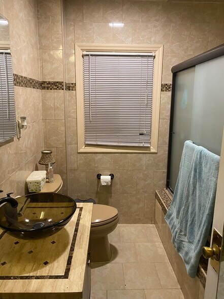 Building Photo - 95 Sycamore Ave