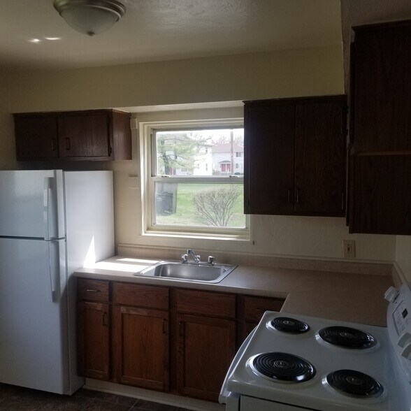 Colonial Manor Apartments - Evansville, IN | Apartment Finder