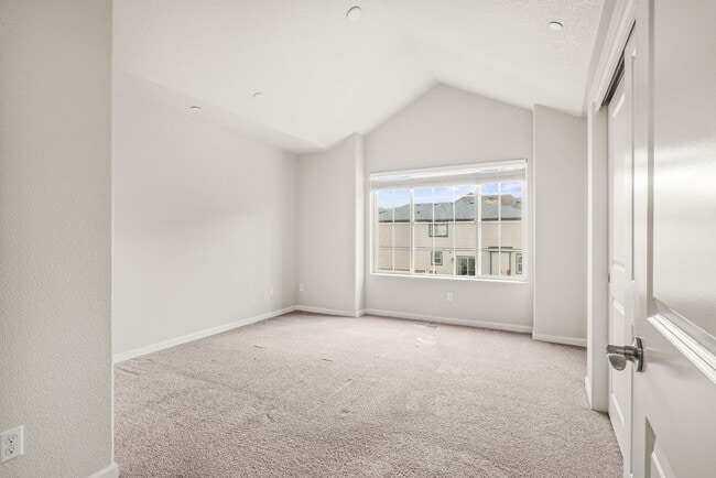 Building Photo - 7163 NW Eleanor Ave