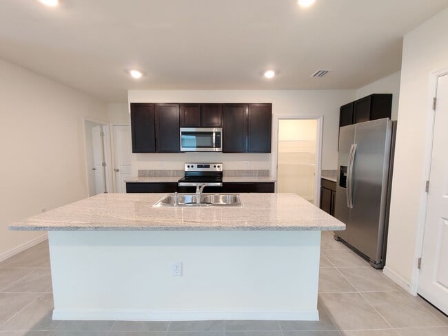 Building Photo - 32614 Canyonlands Dr