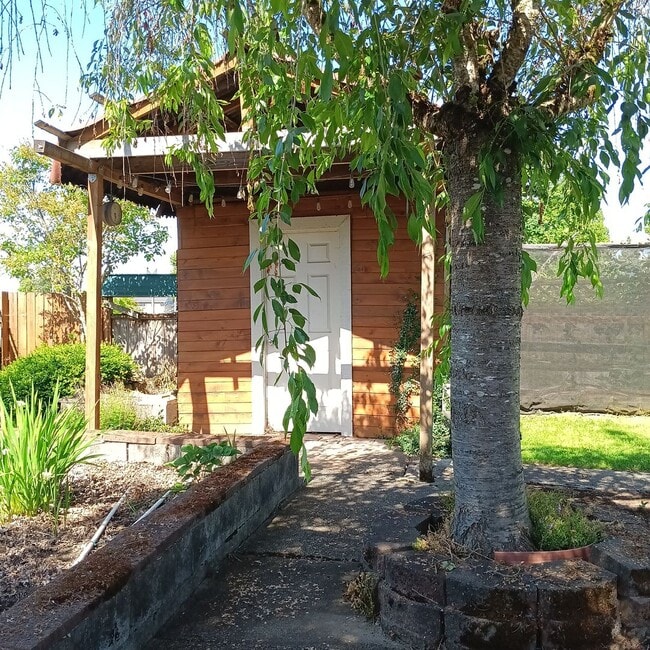 Building Photo - Great House With So Much To Offer In Independence!
