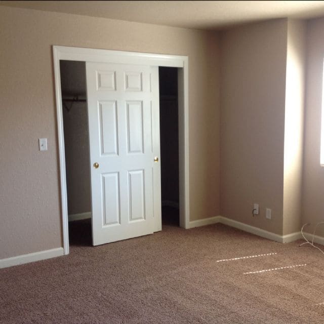 Building Photo - 558 Vermont Ave