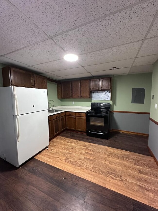 Building Photo - 606 W Main St