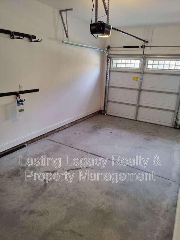 Building Photo - 847 Silver Leaf Dr