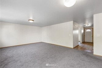 Building Photo - 107 E King Pl