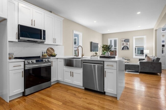 Building Photo - 362 Silver St