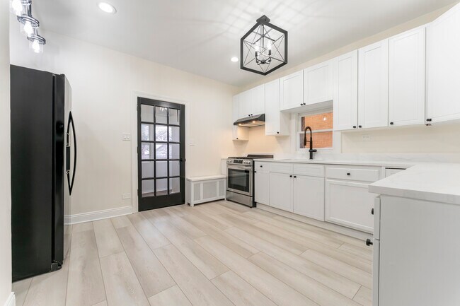 Building Photo - 1027 N Harlem Ave