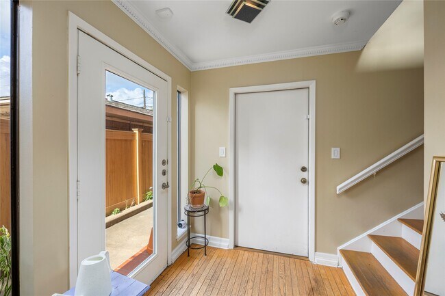 Building Photo - 2415 Dunlavy St