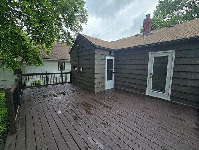 Building Photo - 2 bedroom 1 bath Cute house