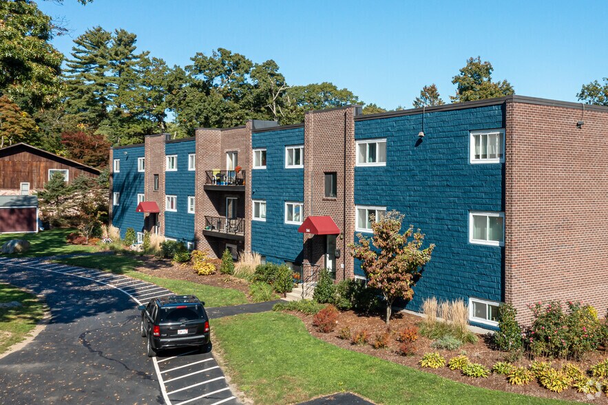 Essex Apartments 544 Central St Stoughton MA 02072 Apartment Finder