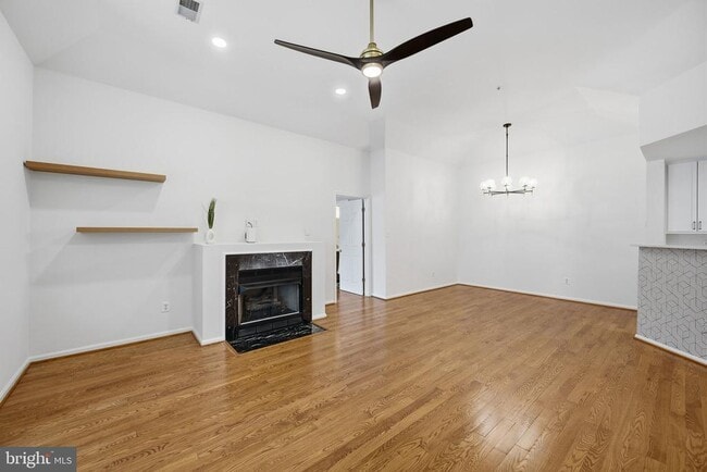 Building Photo - 10793 Symphony Way