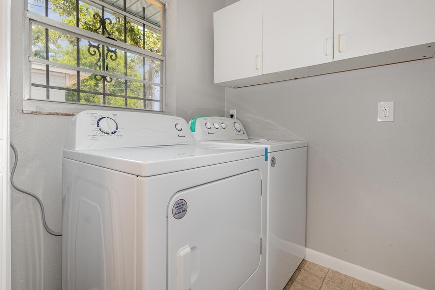 Building Photo - 501 W Herriot Ave