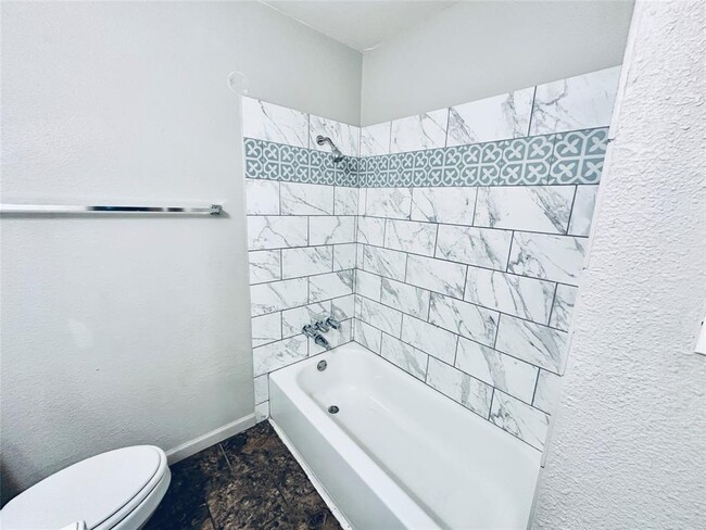 Building Photo - 3822 Southway Dr