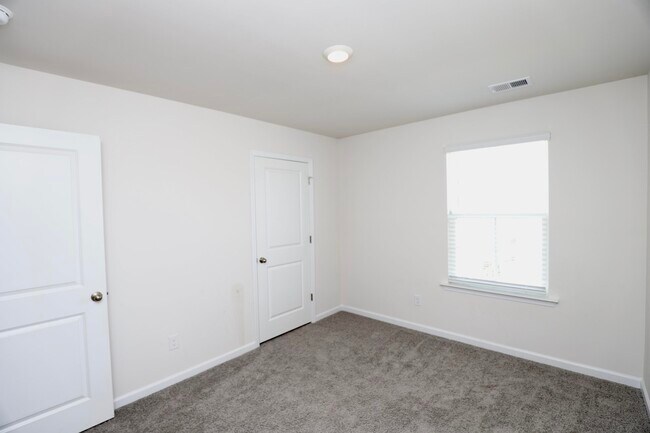 Building Photo - 352 Sandbach Rd