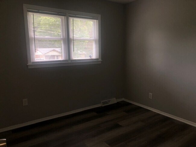 Building Photo - Three Bedroom Ranch Home in Yorkmount! COMING SOON!