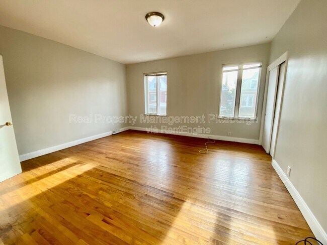 Building Photo - 825 Collins St