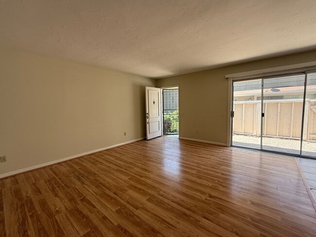 Building Photo - Beautiful Two Bedroom Townhome in San Luis Rey