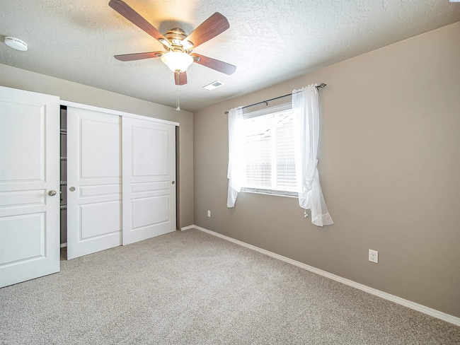 Building Photo - AVAILABLE SEPTEMBER 1ST! Luxury Kennewick ...