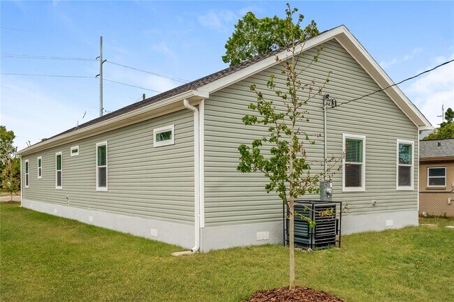 Building Photo - 1311 28th St S