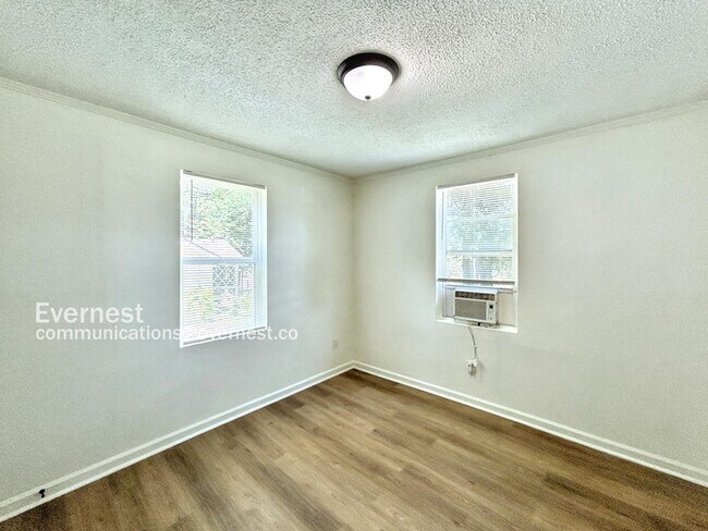 Building Photo - 2193 Clifton Ave