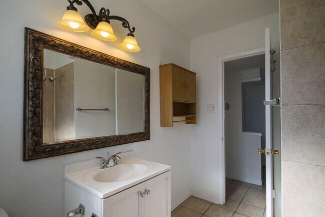 Building Photo - 209 San Saba Rd