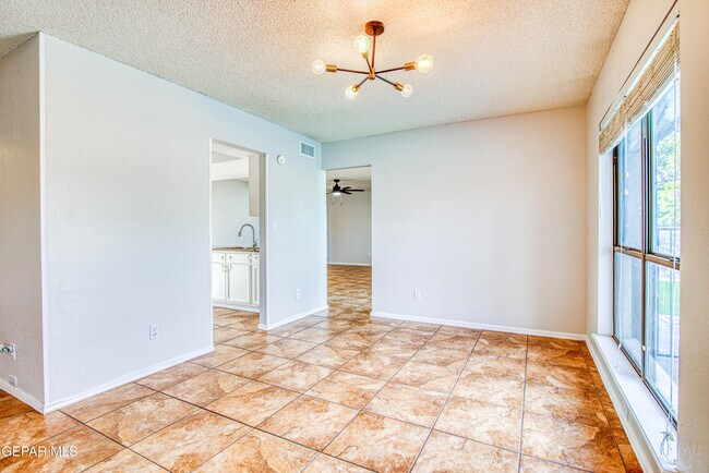 Building Photo - 853 El Parque Dr