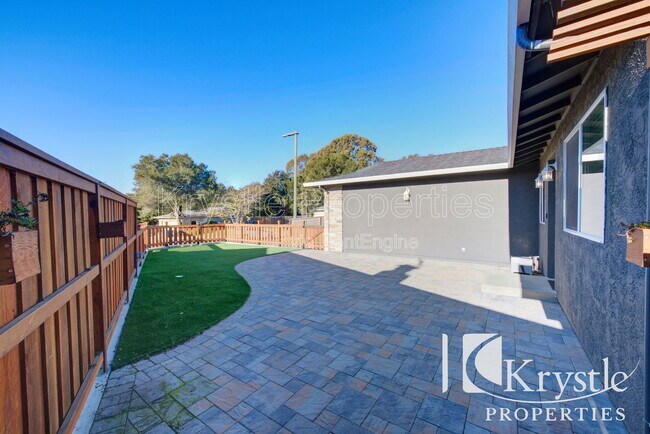 Building Photo - 160 Chapman Ct