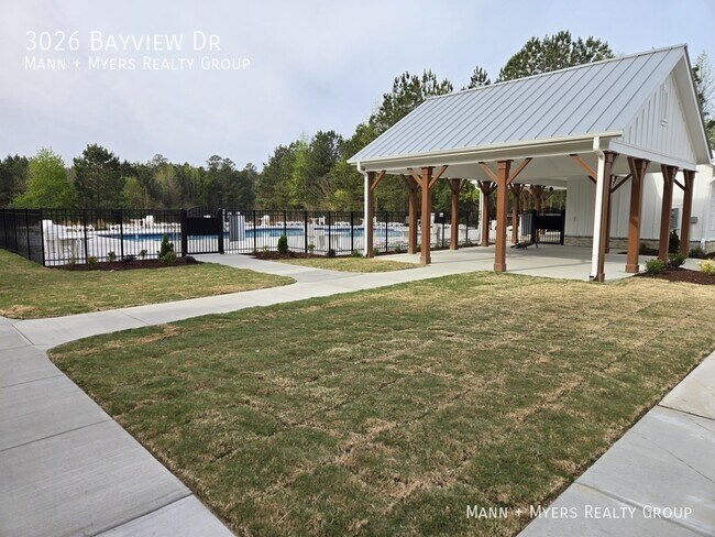 Building Photo - 3026 Bayview Dr