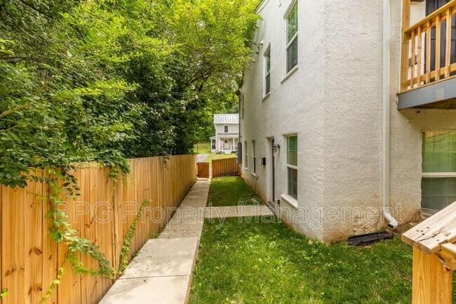 Building Photo - 79 Horner St