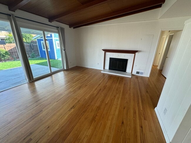 Building Photo - 3 Bedroom Single Level Home in Foothills o...