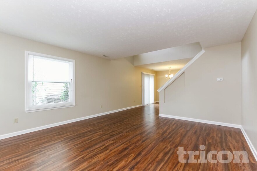 Building Photo - 607 Mountain Pine Dr