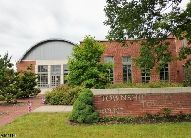 Building Photo - 26 Adams Dr